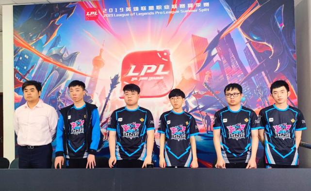 于球队不断 于球队不断